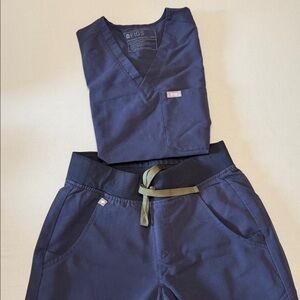 Figs Scrub Set with Olive Accents